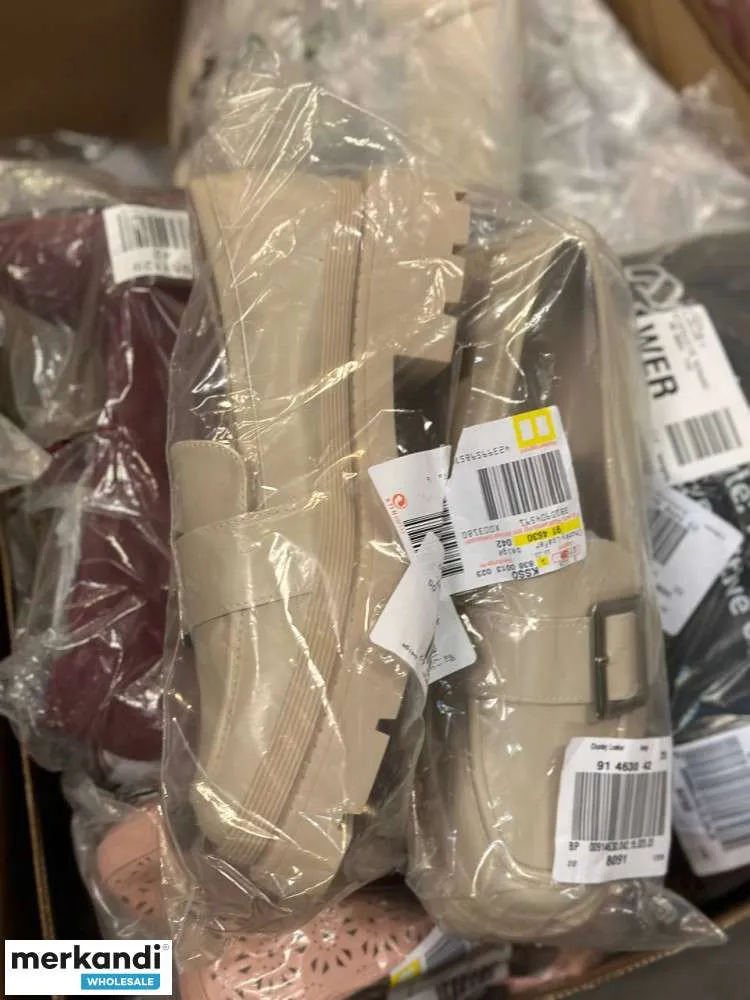 4 € por par en una mezcla de zapatos con diferentes modelos en diferentes tamaños, incluyendo caja mixta, stock restante, zapato