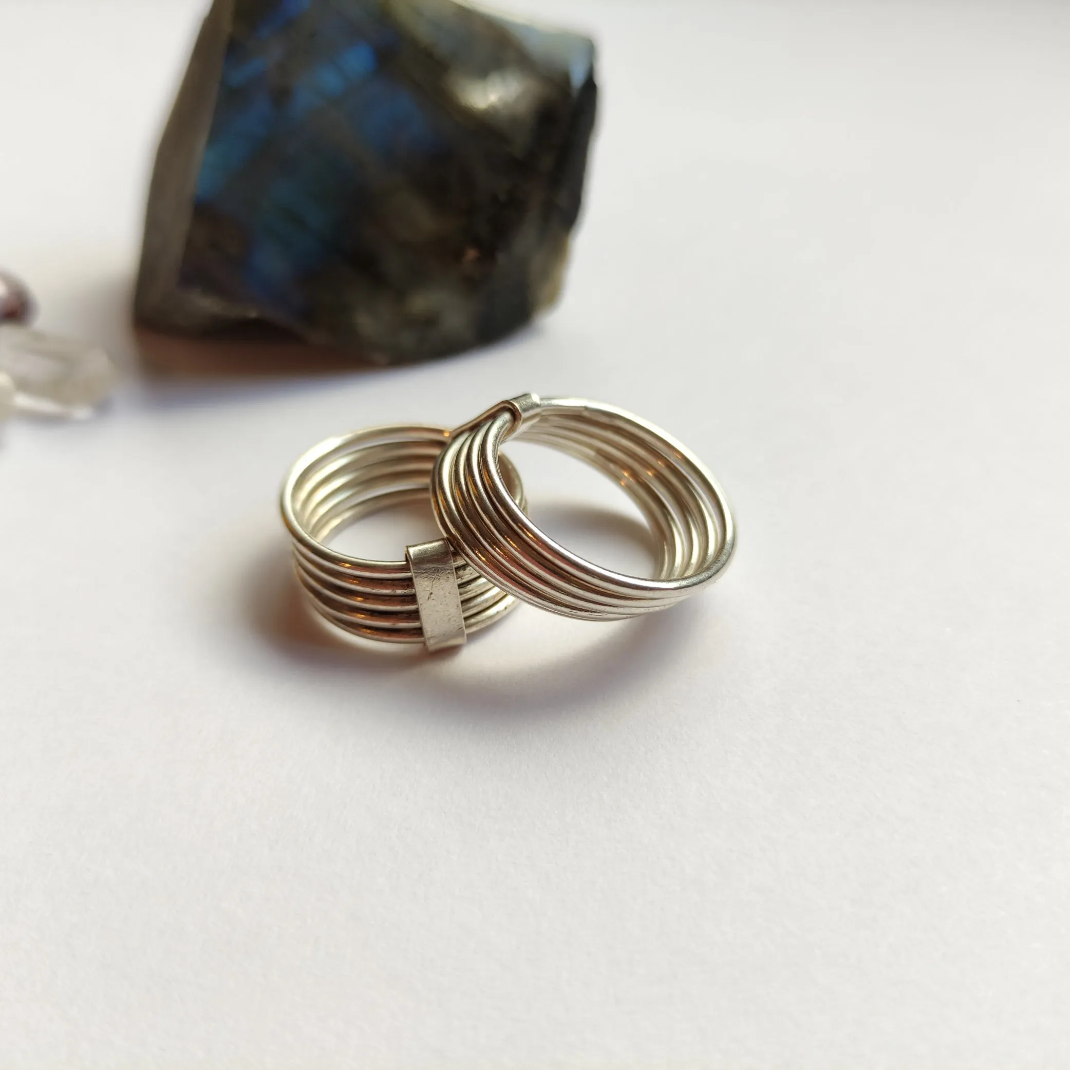 Anillo Minimalista Hecho a Mano en Plata de Ley | Cinco anillos en uno